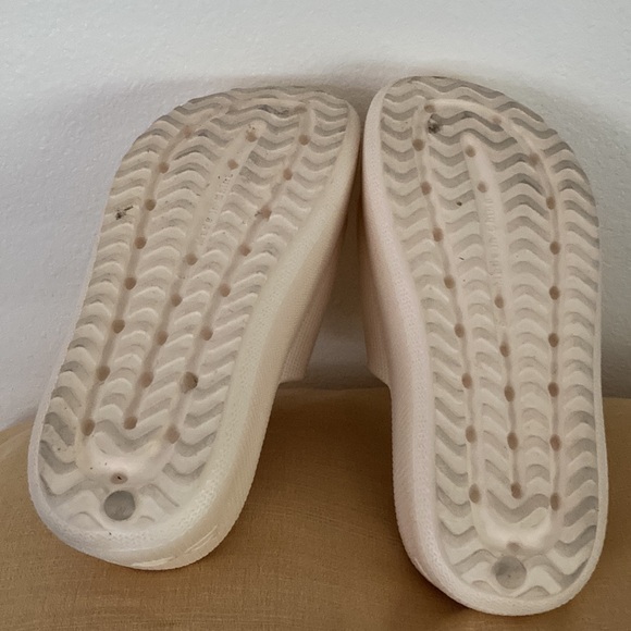 BEBE Plushy Bone Ivory bebe Logo Strap Ivory High Platform Sandals Flip-on 6/7 - Picture 7 of 7